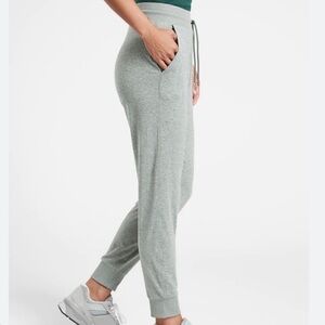 ATHLETA Uptempo Jogger Light Gray Sweat Pant | Size M